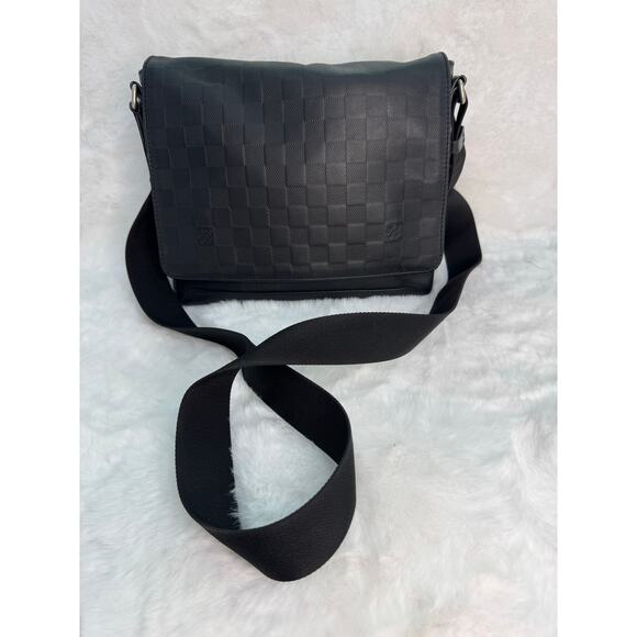Louis Vuitton Damier Infini District Messenger PM in Black Leather - Picture 1 of 9
